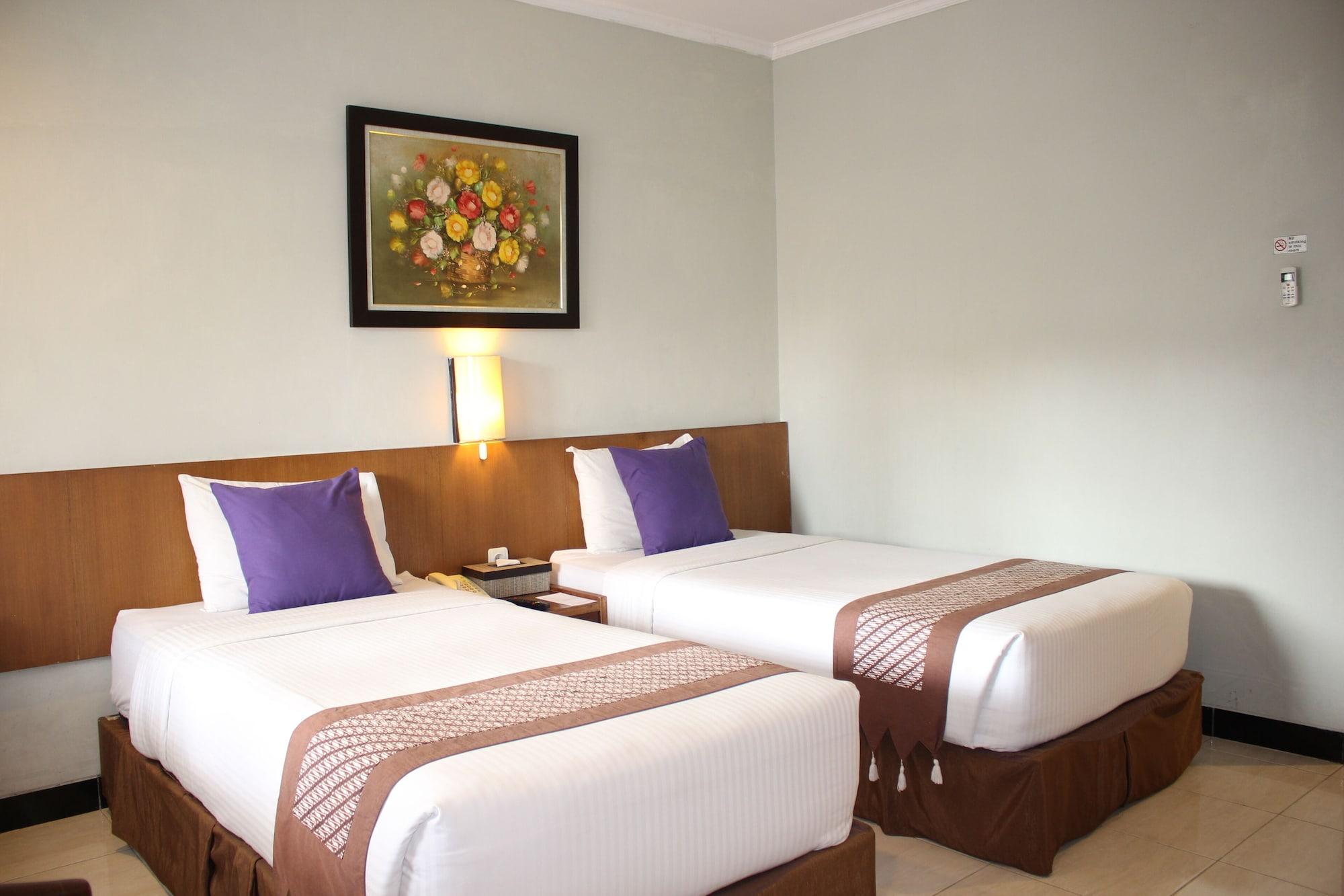 Cakra Kembang Hotel Kejayan Exterior foto