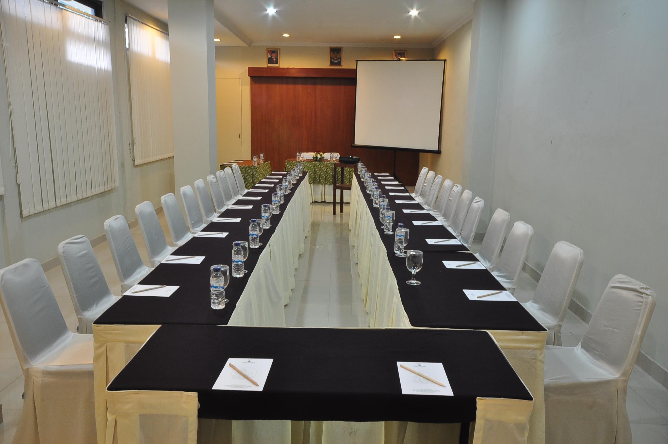 Cakra Kembang Hotel Kejayan Exterior foto