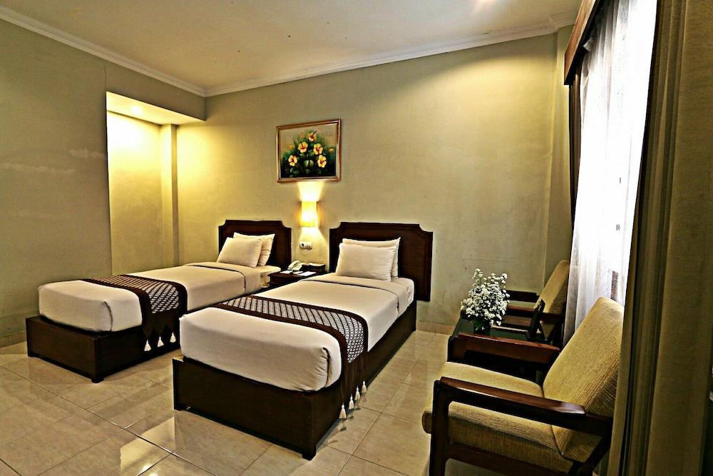 Cakra Kembang Hotel Kejayan Exterior foto