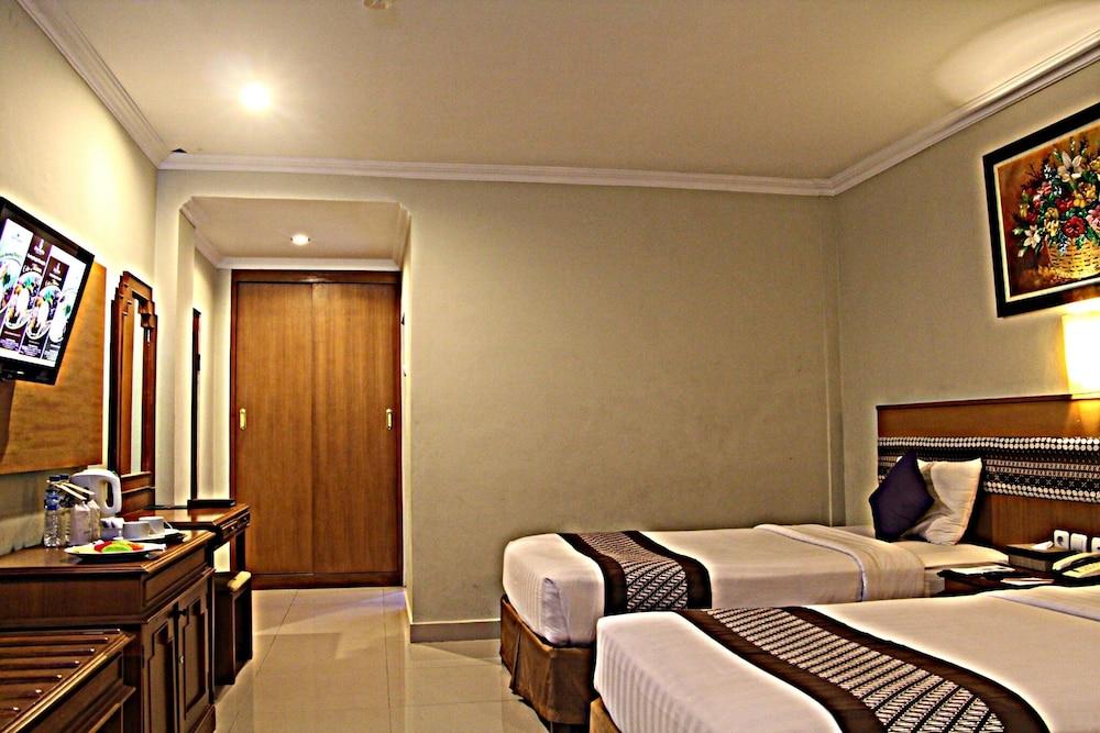 Cakra Kembang Hotel Kejayan Exterior foto