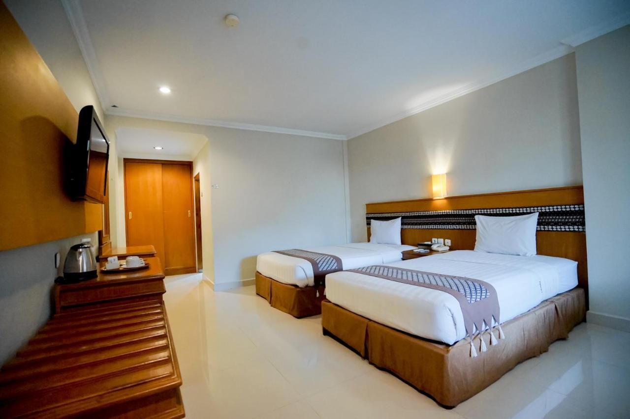 Cakra Kembang Hotel Kejayan Exterior foto